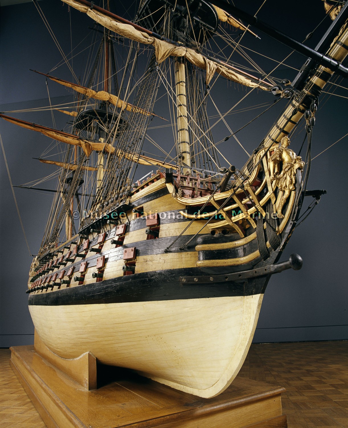 Royal Louis, vaisseau, vers 1770, vue en contre-plongée 3/4 avant