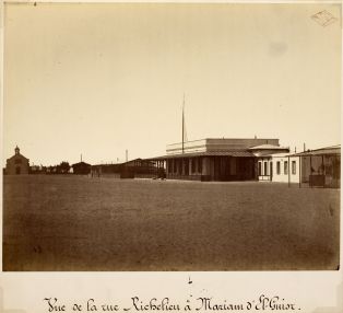 Vue de la rue Richelieu à Mariam d'El-Guisr ; © Musée national de la Marine ; © Patrick Dantec