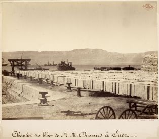 Chantier des blocs de M. M. Dussaud à Suez ; © Musée national de la Marine ; © Patrick Dantec