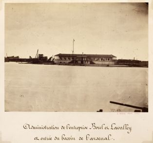 Administration de l'entreprise Borel et Lavalley et entrée du bassin de l'arsenal ; © Musée national de la Marine ; © Patrick Dantec