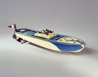 Canot mécanique, bateau-jouet ; © Arnaud Fux