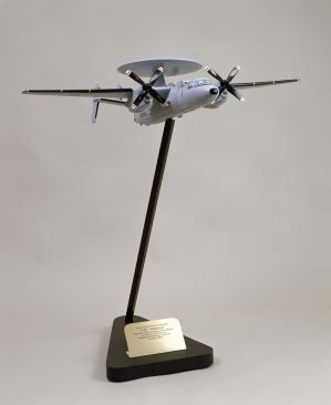 Hawkeye E-2C, avion de guet aérien (avec socle) ; © Arnaud Fux