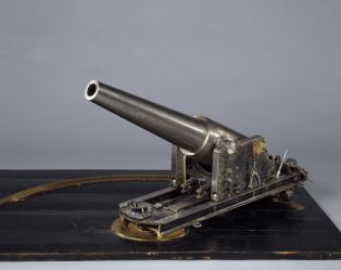 Canon de 270 mm, modèle 1866, vue de 3/4 avant ; © Patrick Dantec