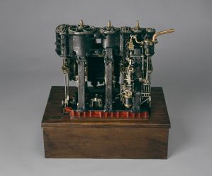 Machine à vapeur, vers 1920, vue de profil ; © Arnaud Fux