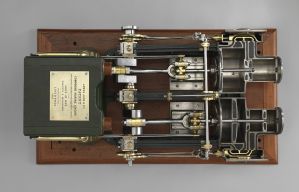 Machine à vapeur compound à 2 cylindres, haut ; © Arnaud Fux