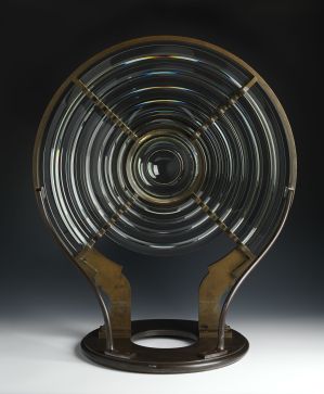 Lentille de phare ; © Arnaud Fux ; © Musée national de la Marine