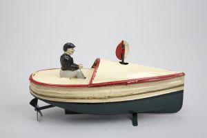 Canot mécanique, bateau-jouet ; © Sebastien Dondain