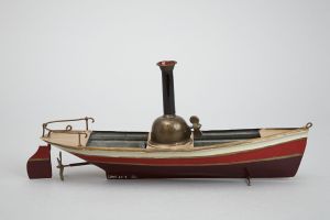 Chaloupe mécanique bateau-jouet ; © Sebastien Dondain