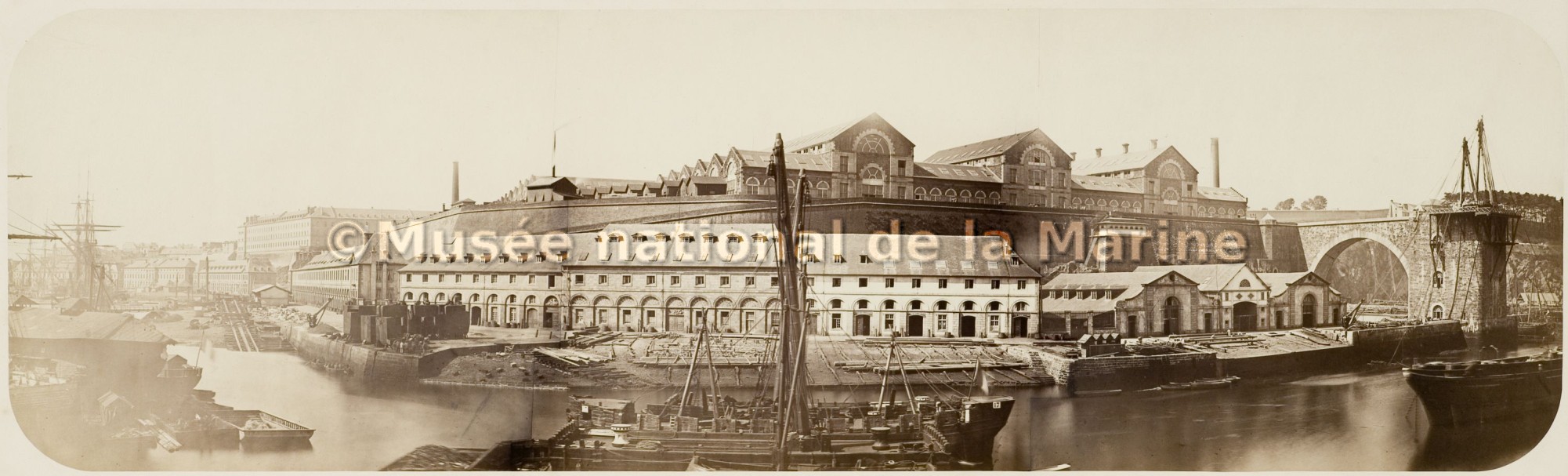 Brest, vue des ateliers des Capucins, de l'atelier de la mâture et du viaduc