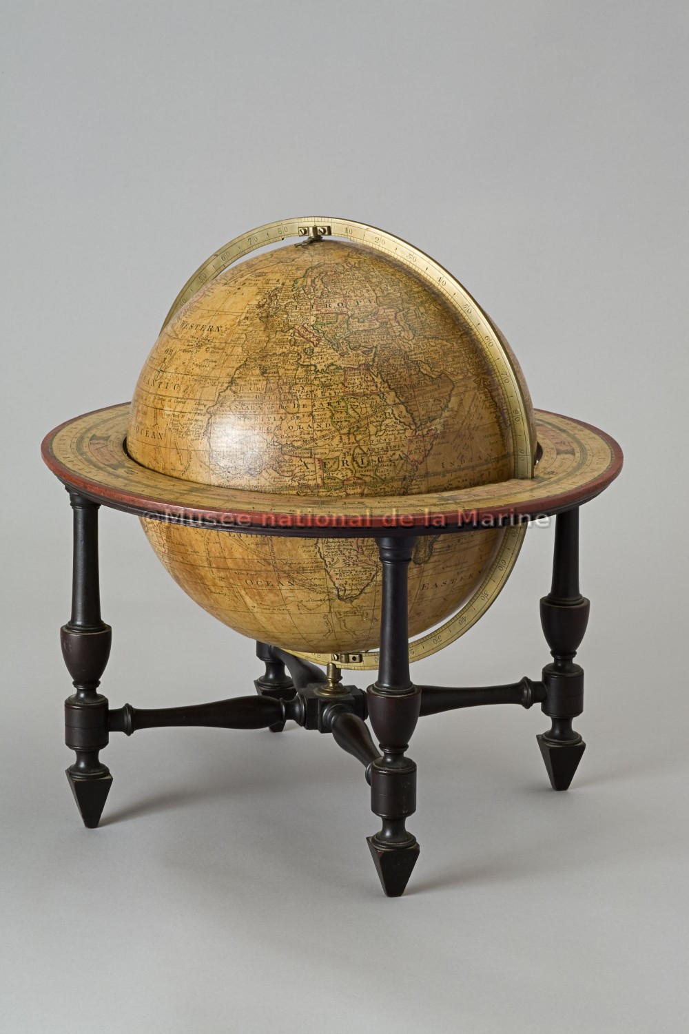 Globe terrestre (fermé) vue générale