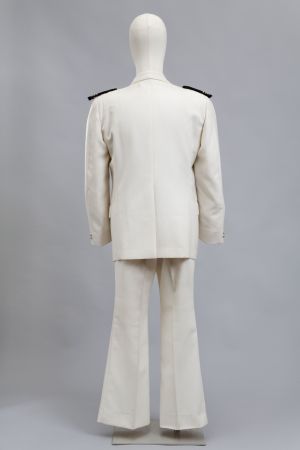 Veste de tenu d'été de commandant de marine, vu de dos ; © Sebastien Dondain