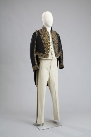 Grande tenue de l'amiral Desfossés, vue de trois-quart ; © Musée national de la Marine ; © Sebastien Dondain